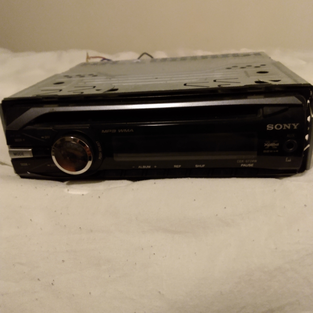 Sony CDX-GT24W Vintage CD player